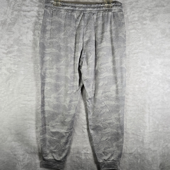 Vuori Performance Jogger Womens Size Medium Joggers Camo Drawstring Active Comfy - Picture 3 of 8